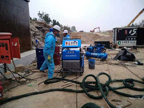 H5600T濟(jì)南聚氨酯噴涂機(jī)